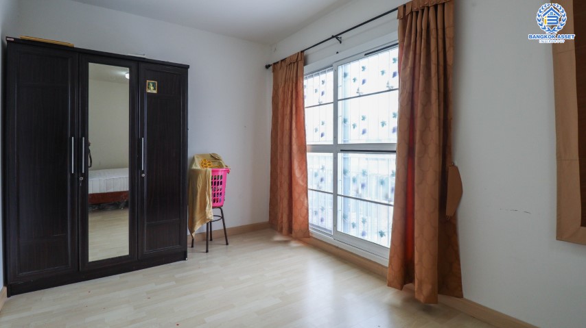 *****ทาวน์เฮ้าส์มือสองย่านกรุงเทพมหานคร ม.เดอะคอนเนค ดอนเมือง-เทิดราชัน บนเนื้อที่ 18.7 ตร.ว. ฟังก์ชัน 3 ห้องนอน 2 ห้องน้ำ 1 ที่จอดรถ บ้านสวย ทำเลดี เดินทางสะดวก ใกล้ ม.รังสิต, รถไฟฟ้าสายสีแดง "สถานีดอนเมือง" และทางด่วนศรีสมาน จองด่วนเลย!